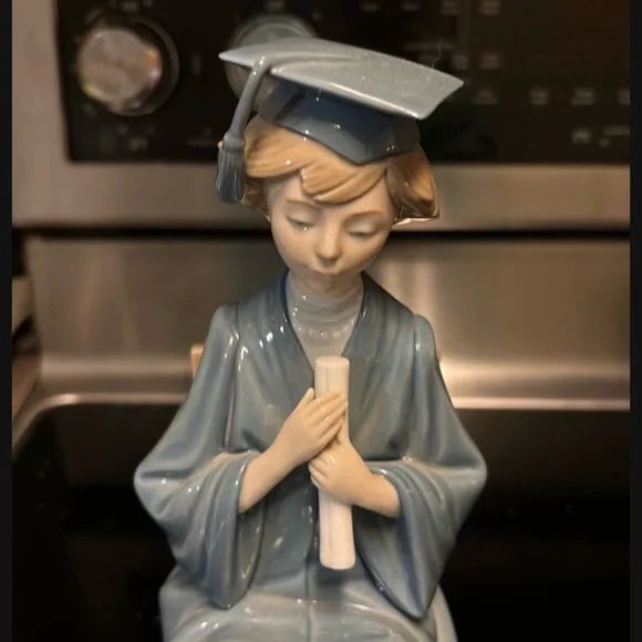 Lladro Graduate Sculpture 5199 - Picture 2 of 8